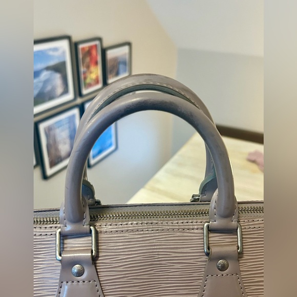 Authentic Vintage Louis Vuitton Epi Speedy 25 in Lilas color. - Picture 10 of 15